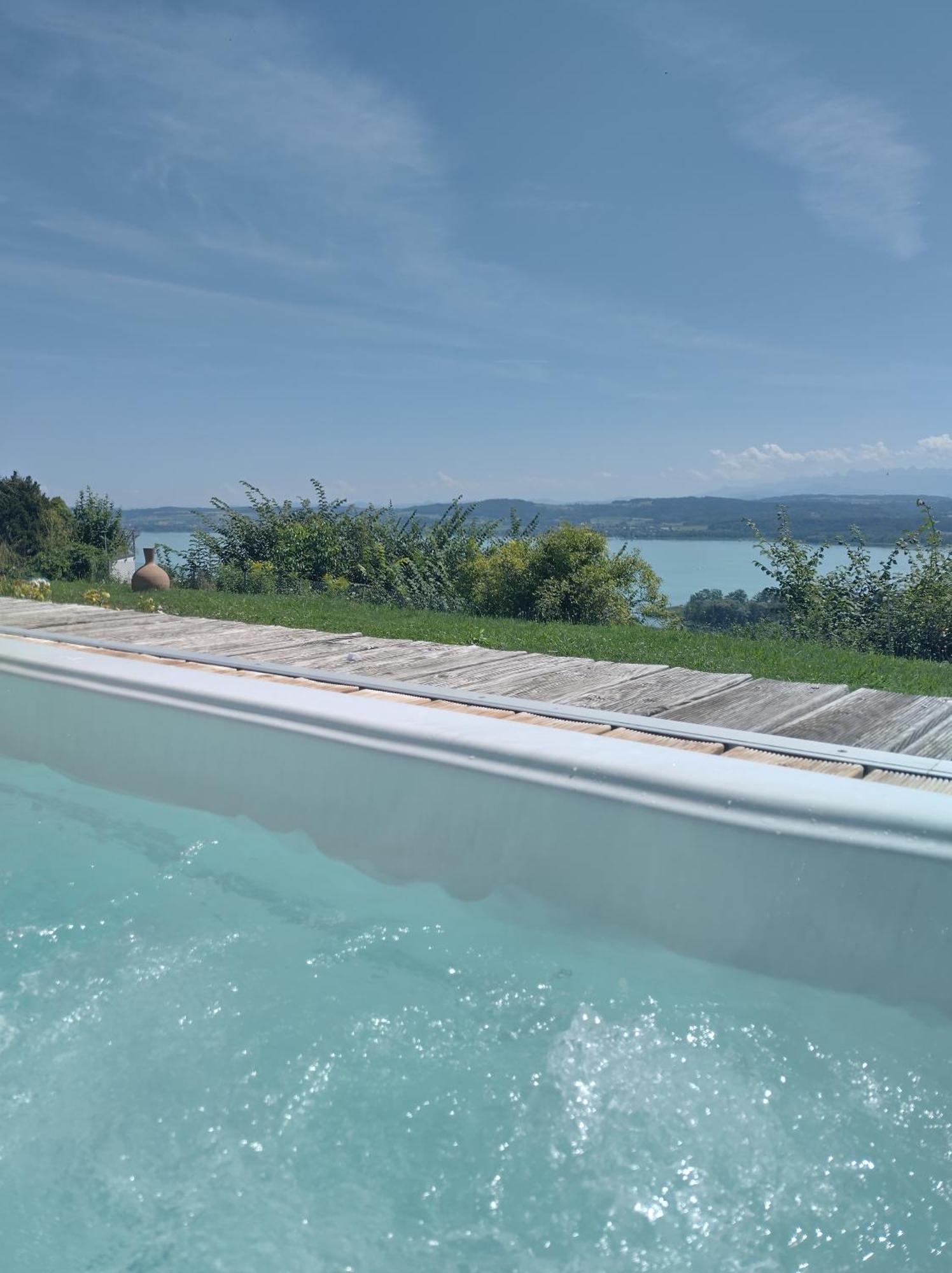 Bed and Breakfast Swiss Borzoi House à Vully-les-Lacs Extérieur photo